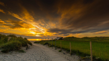 Картинка природа восходы закаты океан пляж тропинка тучи