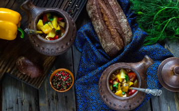 Картинка еда вторые+блюда натюрморт специи укроп перец хлеб рагу овощи горшочки