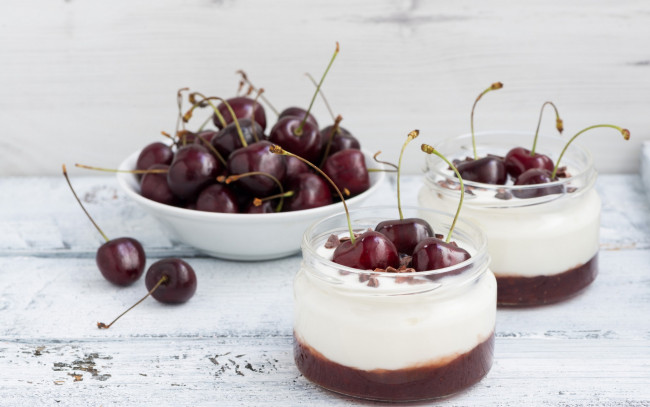 Обои картинки фото еда, мороженое,  десерты, ягоды, вишня, десерт