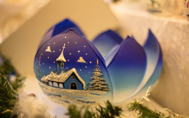 Обои картинки фото праздничные, - разное , новый год, рождество, petal, новый, год, new, year, christmas, синий, лепесток, зима, шар, winter, blue, ball