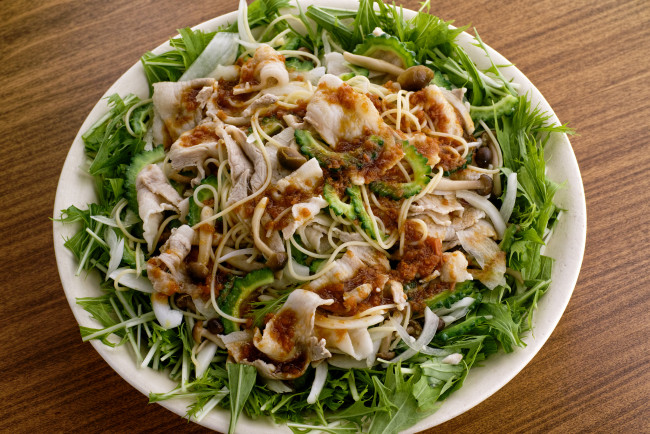 Обои картинки фото еда, вторые блюда, лапша, грибы, мясо, зелень