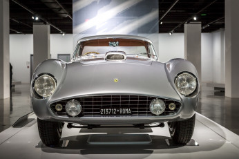 Картинка автомобили выставки+и+уличные+фото ferrari