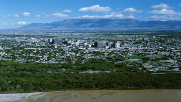 Картинка города -+панорамы небо деревья река панорама город горы