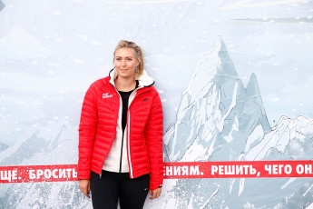 Картинка девушки мария+шарапова плакат куртка улыбка блондинка спортсменка