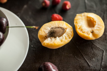 Картинка еда персики +сливы +абрикосы абрикос дольки косточка