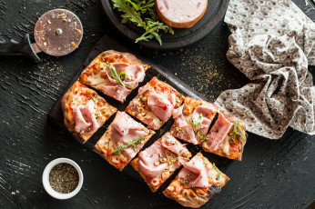 Картинка еда пицца вкусно зелень бекон