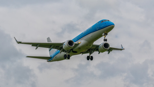 Обои картинки фото авиация, пассажирские самолёты, авиалайнер