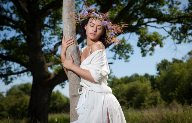 Обои картинки фото девушки, -unsort , брюнетки,  шатенки, фон, взгляд, девушка