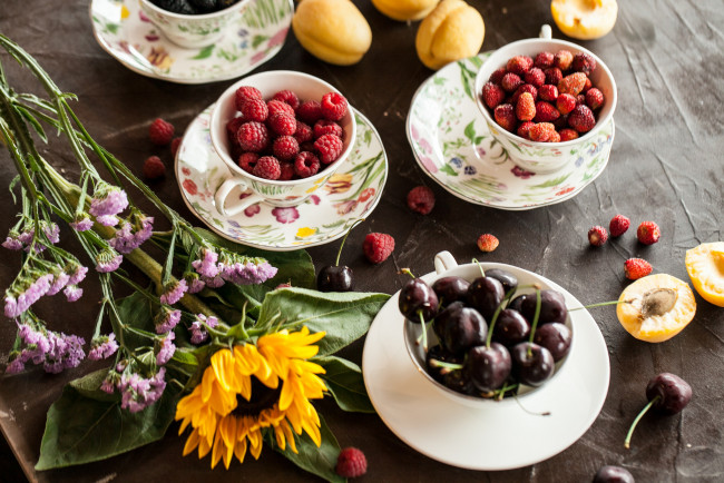 Обои картинки фото еда, фрукты,  ягоды, земляника, черешня, малина, ягоды, абрикос