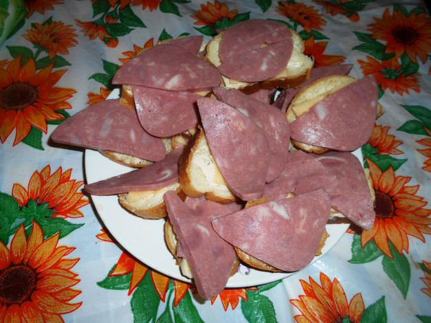 Обои картинки фото еда, бутерброды,  гамбургеры,  канапе, хлеб, сыр, колбаса