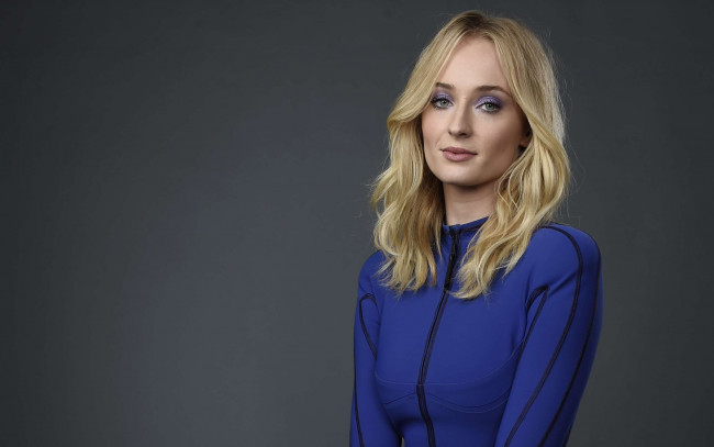 Обои картинки фото девушки, sophie turner, взгляд