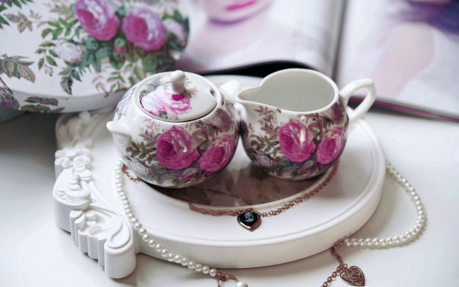 Обои картинки фото разное, посуда,  столовые приборы,  кухонная утварь, сахарница, молочник