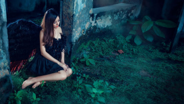 Картинка девушки -+азиатки шатенка платье крылья развалины