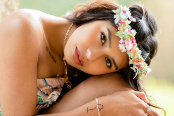 Картинка девушки -+азиатки венок брюнетка тату