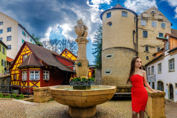 Картинка девушки -+брюнетки +шатенки фонтан брюнетка алое платье