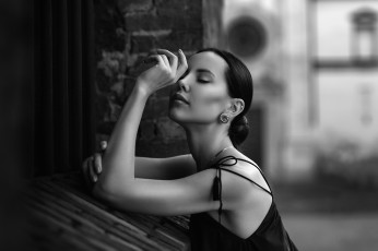 Картинка девушки -+черно-белые монохром