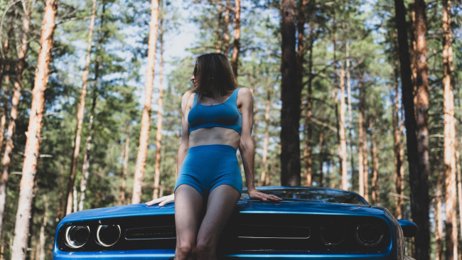 Обои картинки фото автомобили, -авто с девушками, dodge, challenger