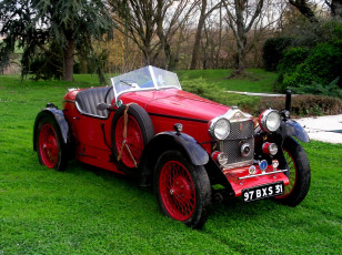 Картинка автомобили классика небо трава деревья