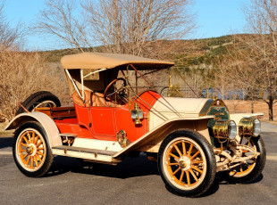 Картинка автомобили классика небо гора деревья дорога