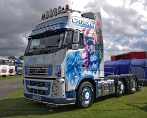 Картинка volvo+fh автомобили volvo+trucks+ выставка улица тягач тяжёлый грузовик седельный