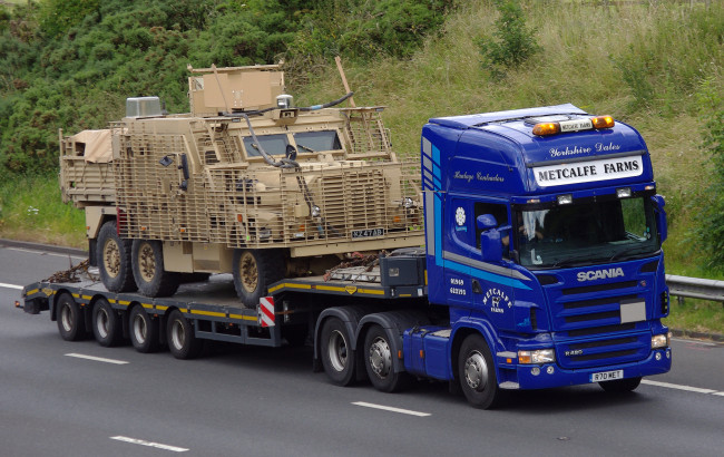 Обои картинки фото scania r420, автомобили, scania , выставка, улица, тяжёлый, грузовик