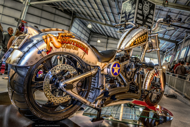 Обои картинки фото southern comfort bike, мотоциклы, customs, байк, выставка