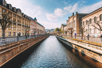 Картинка города -+улицы +площади +набережные река