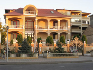 Картинка города здания дома