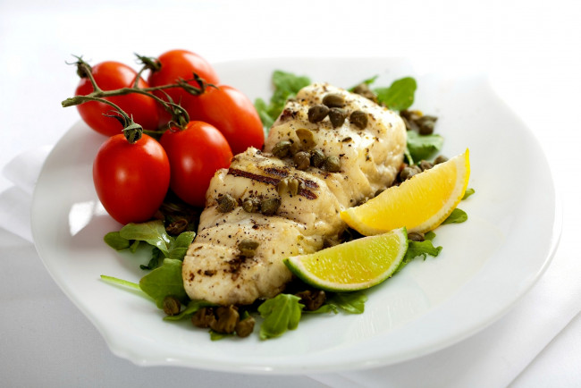 Обои картинки фото еда, рыбные, блюда, морепродуктами, филе, рыбы, помидоры, специи, лимон, томаты