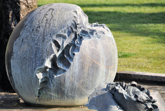 Обои картинки фото города, памятники, скульптуры, арт, объекты, камень, трещина