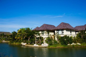 Картинка города улицы площади набережные дома вода