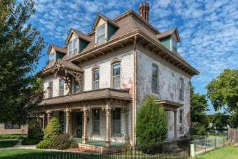 Картинка города -+здания +дома загородный дом