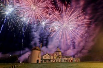 Картинка разное салюты +фейерверки городок салют ночь мельница