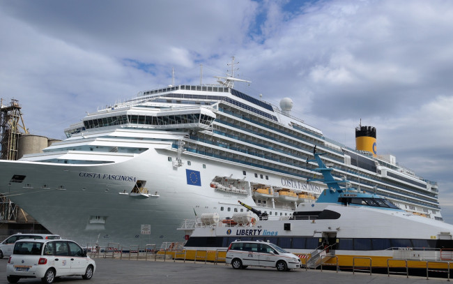 Обои картинки фото корабли, лайнеры, яхта, корабль, лайнер, порт