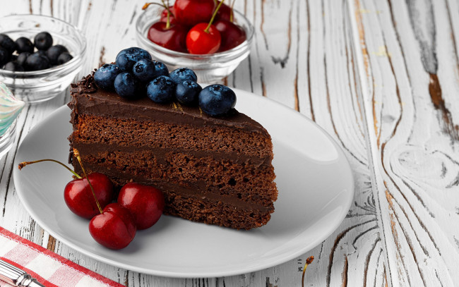 Обои картинки фото еда, пирожные,  кексы,  печенье, пирожное, вишни, черника