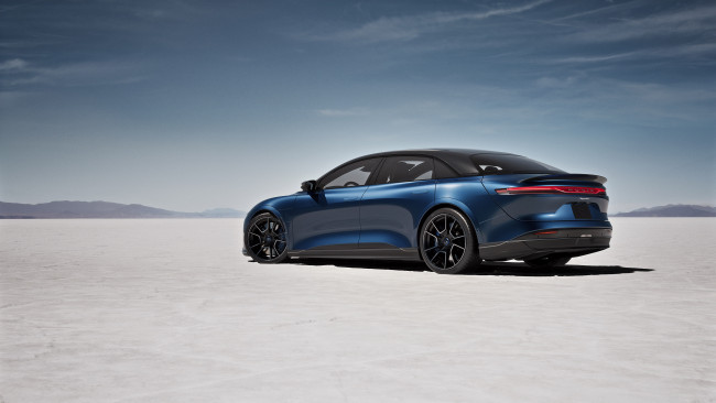 Обои картинки фото lucid air sapphire 2023, автомобили, lucid, air, sapphire, 2023, синий, седан, пустыня