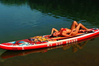 обоя девушка - girl, девушки, - брюнетки,  шатенки, девушка, женщина, брюнетка, темноволосая, сексуальная, модель, звезда, позирует, разная, обувь, верхняя, стильная, одежда, нижнее, эротическое, бельё, трусы, лифчик, колготки, чулки, аксессуары, макияж, и, множество, элементов, на, фотографии