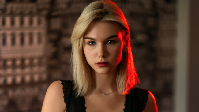 Обои картинки фото девушка - girl, девушки, - лица,  портреты, девушка, женщина, блондинка, светловолосая, сексуальная, модель, звезда, позирует, разная, обувь, верхняя, стильная, одежда, нижнее, эротическое, бельё, трусы, лифчик, колготки, чулки, аксессуары, макияж, и, множество, элементов, на, фотографии