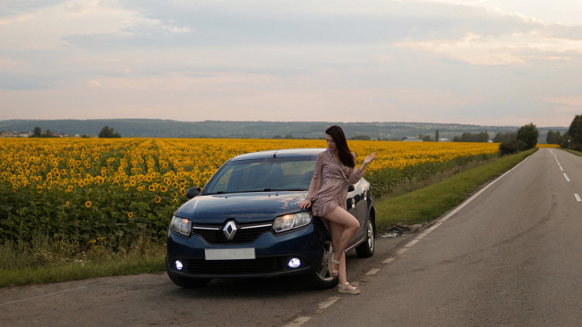 Обои картинки фото автомобили, -авто с девушками, renault, logan