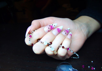 Картинка разное руки маникюр бусы