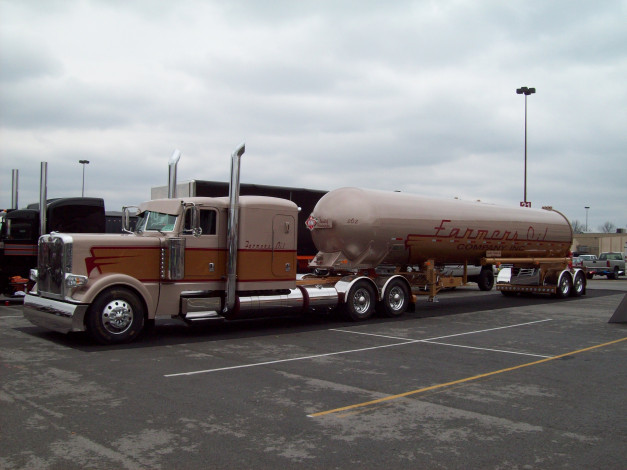 Обои картинки фото автомобили, peterbilt, farmers, oil