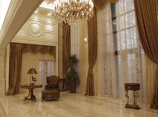 Обои картинки фото интерьер, другое, растения, стол, стул, шторы