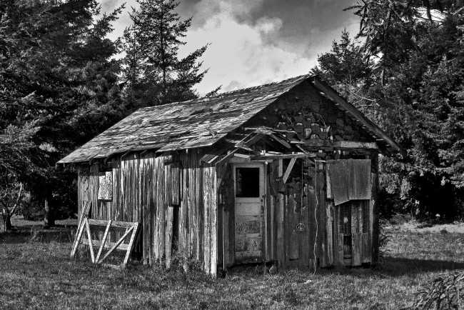 Обои картинки фото разное, развалины, руины, металлолом, доски, сарай