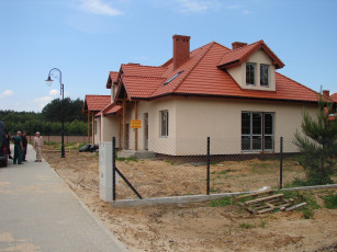 Картинка города здания дома дом забор