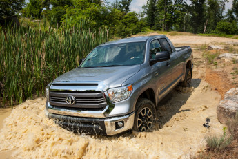 Картинка 2014 toyota tundra sr5 автомобили кроссовер песок