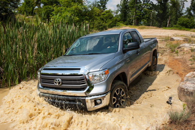 Обои картинки фото 2014, toyota, tundra, sr5, автомобили, кроссовер, песок