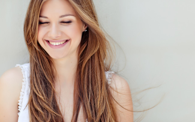 Обои картинки фото девушки, -unsort , лица,  портреты, улыбка, светлые, волосы, настроение, девушка