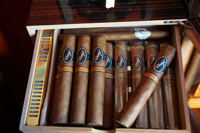 Обои картинки фото бренды, davidoff, сигары