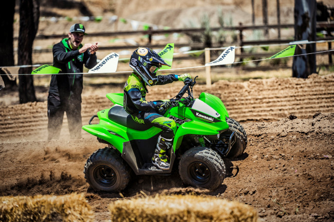 Обои картинки фото мотоциклы, квадроциклы, kawasaki