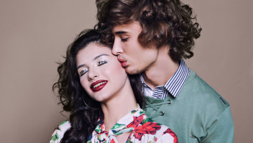 Картинка разное мужчина+женщина поцелуй надпись признание влюбленные